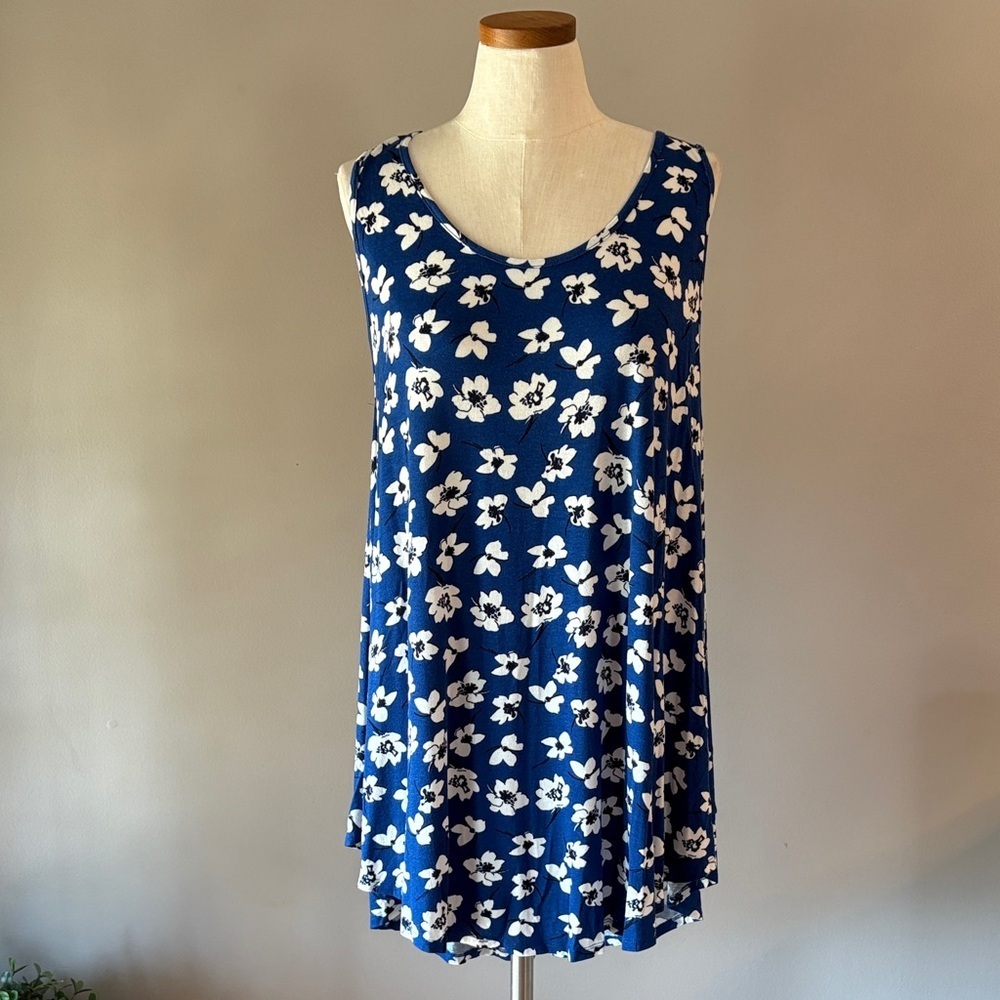 NWT Lane Bryant Floral Sleeveless top blue white flowy very stretch plus 18/20